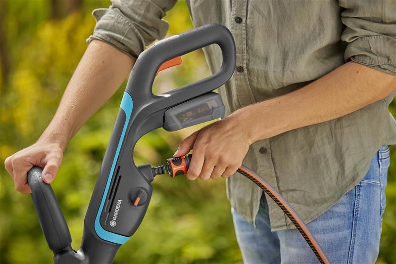 Gardena - Batteridrevet overfladerenser AquaBrush Compact 02/18V, solo