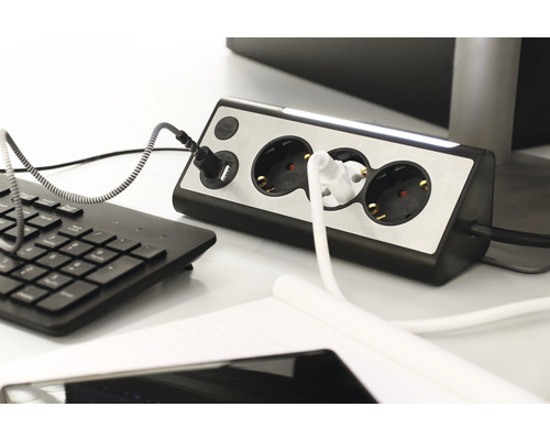 Drievoudig stopcontact met 1x USB-A-poort en 1x USB-C-poort, 1,5 m kabel met schokbescherming, zwart/zilver