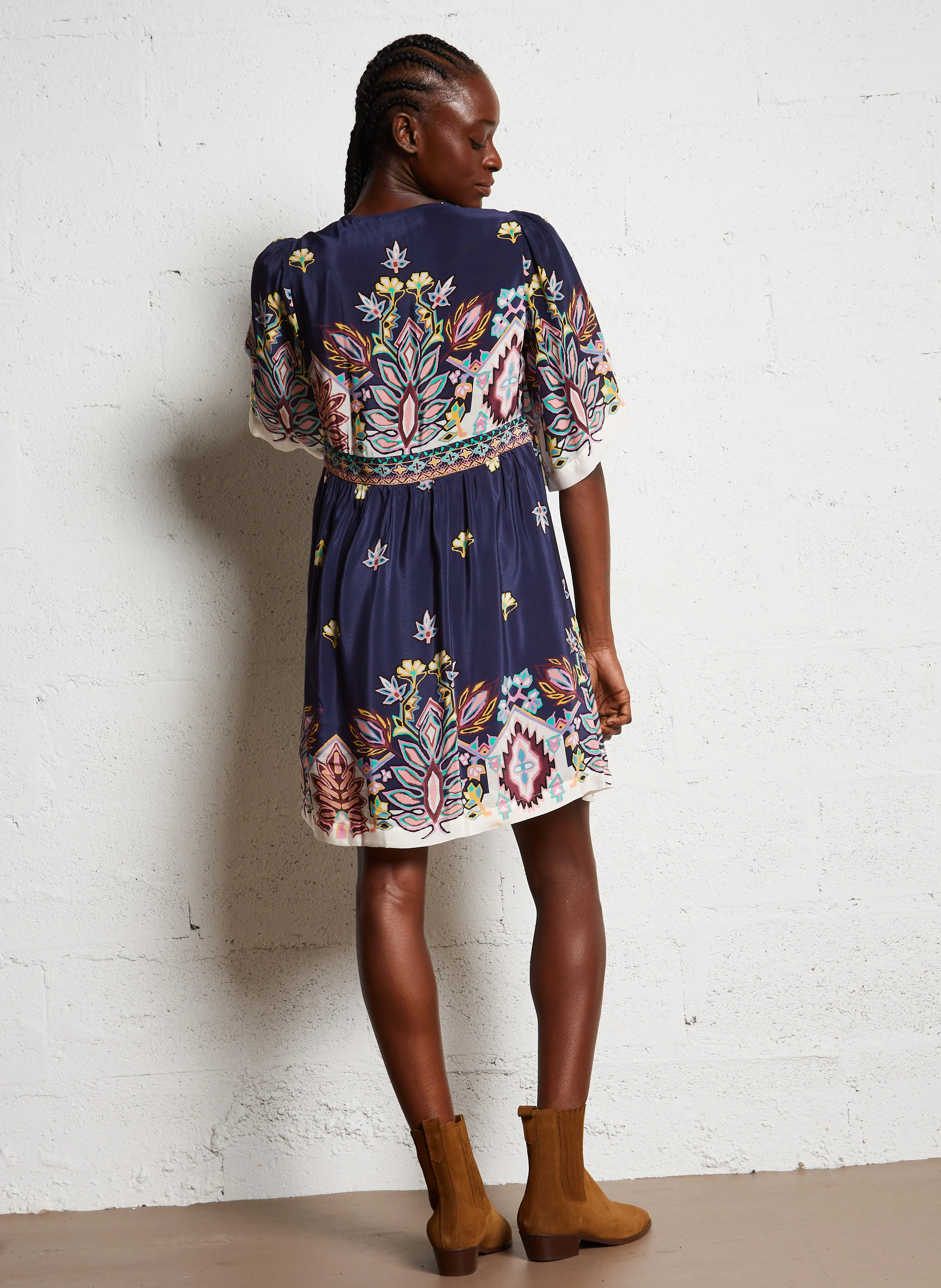 LEVIA - Robe courte col V imprimée | Bleu