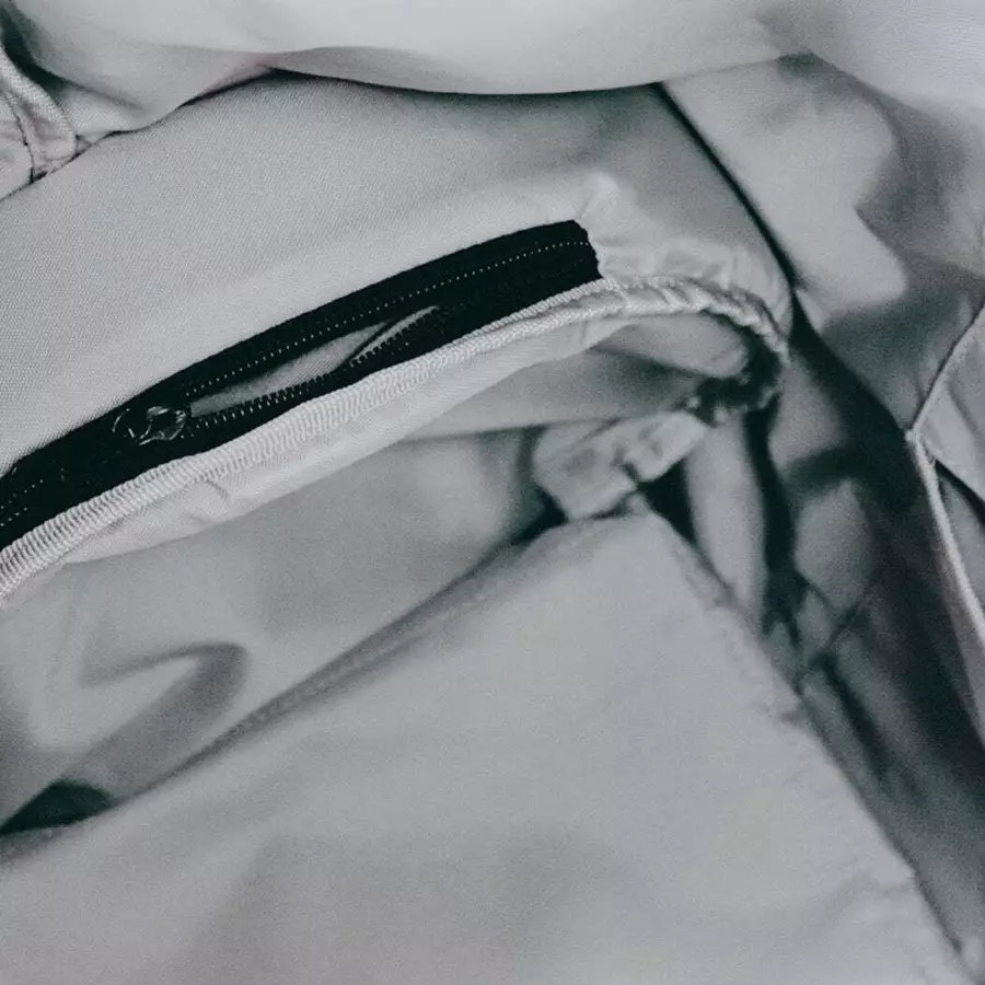Anna und Oskar Faire Reisetasche Otto aus recyceltem Material Grau