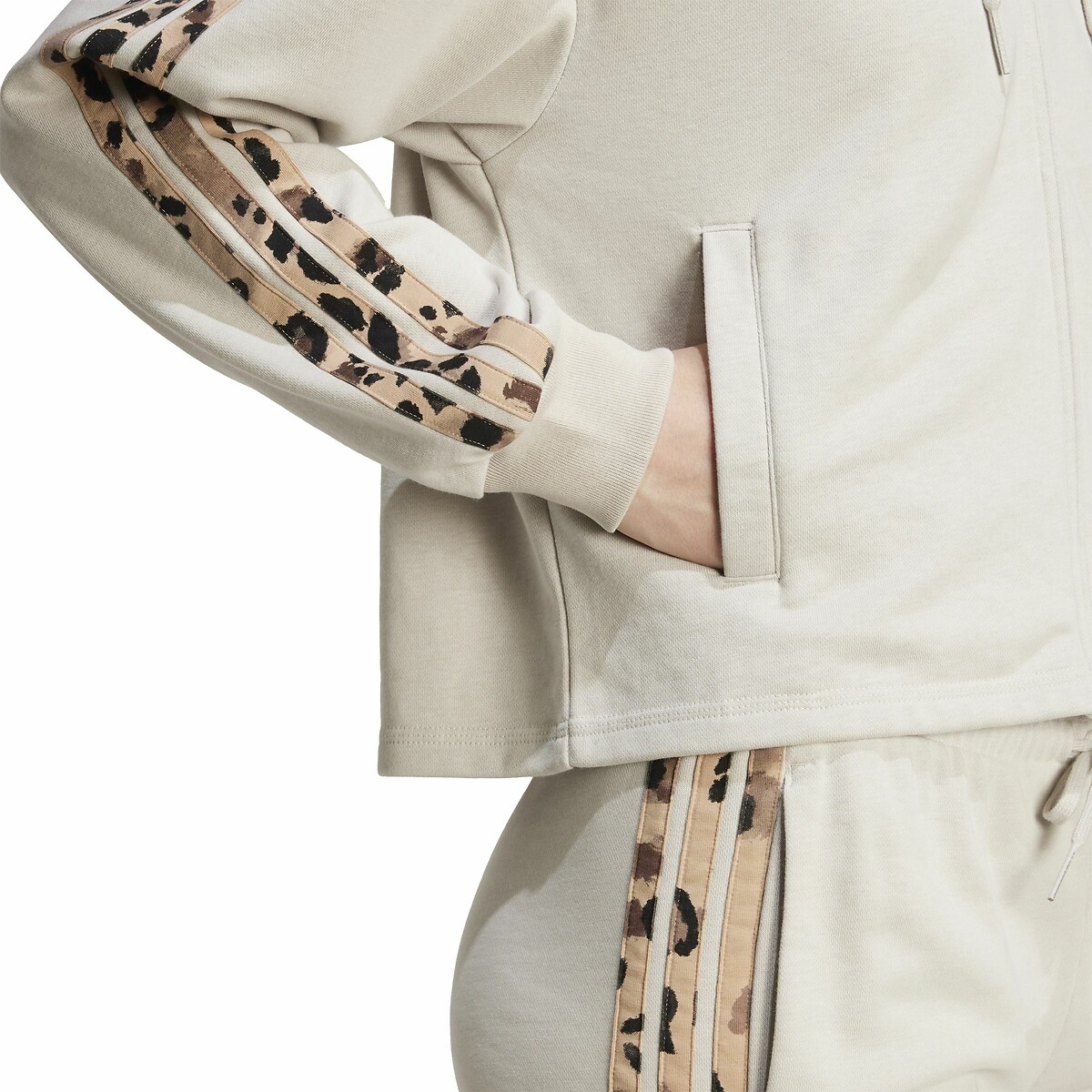 ADIDAS ROUPAS ESPORTIVAS<br>Moletom com estampa de leopardo