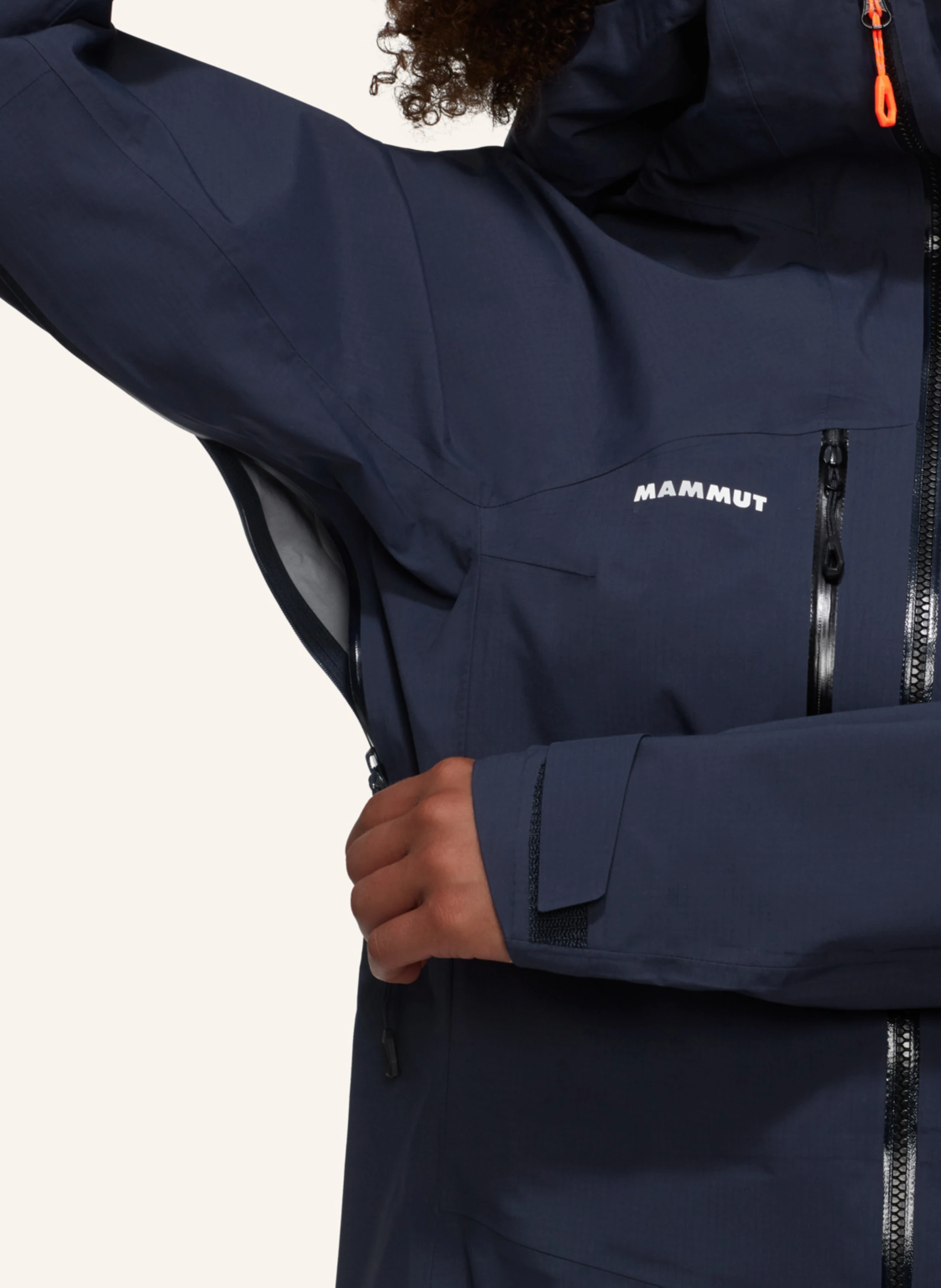 MAMMUT Hardshelljacke TAISS mit Kapuze