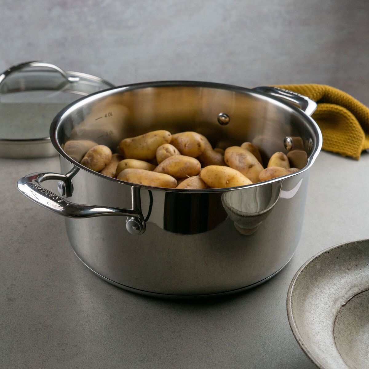 STS gryte med lokk 24 cm/4,8 liter