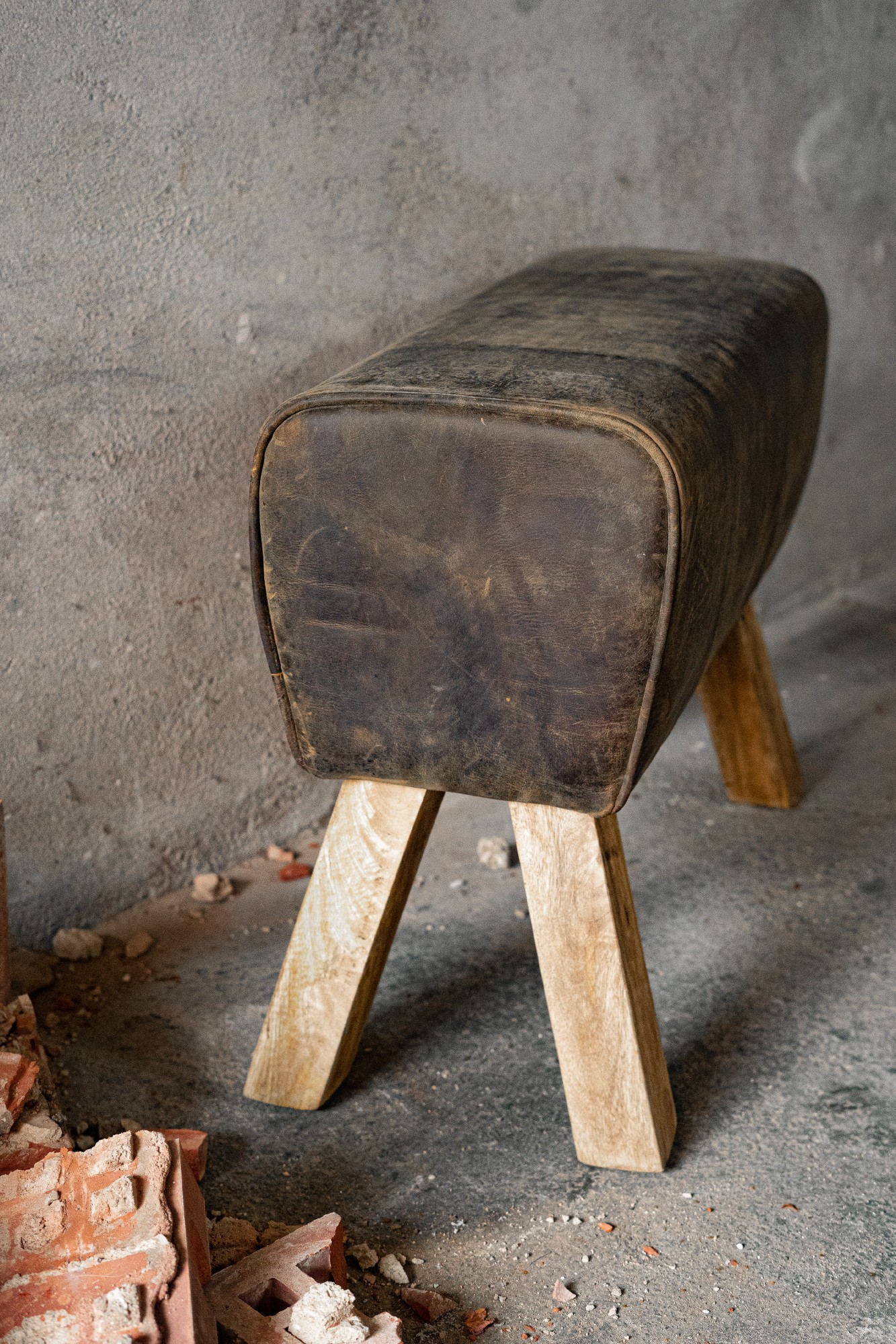 Sitzbock 'Buffalo', braun, B 69 cm, H 52 cm, T 30 cm von fischer's lagerhaus