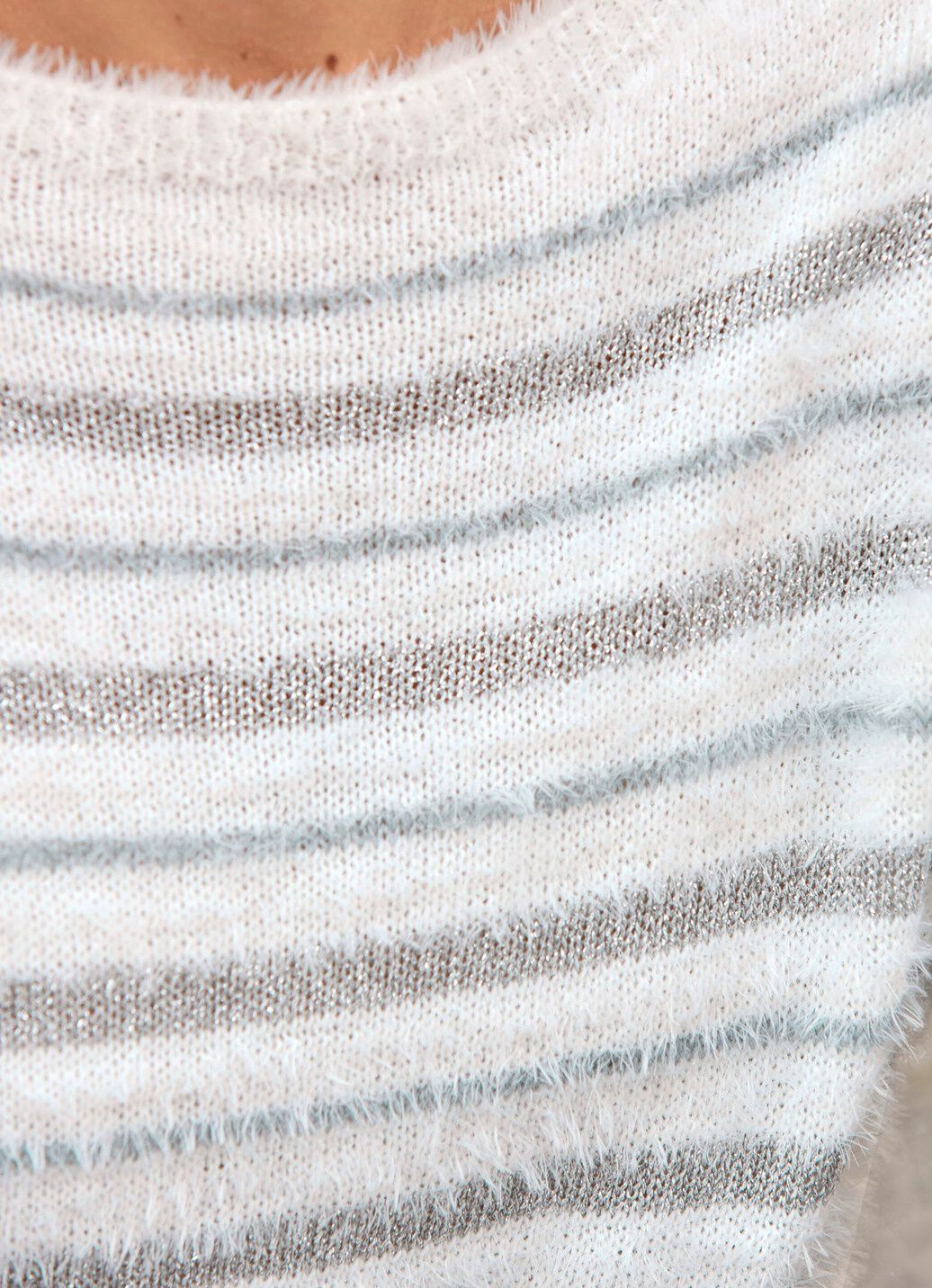 Pullover aus haarigem Effektgarn mit Glitzer