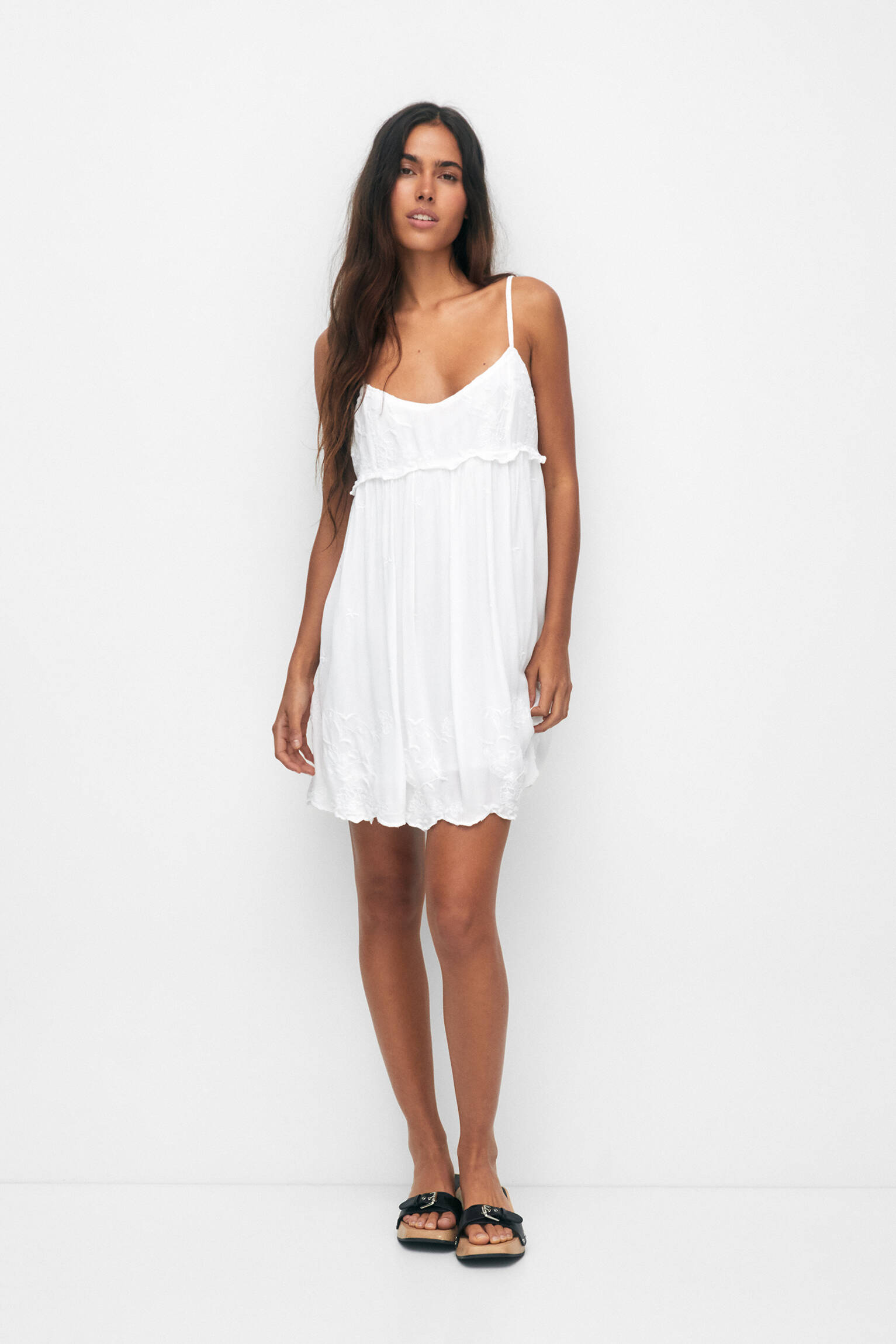 Vestido curto branco cor de vinho - branco