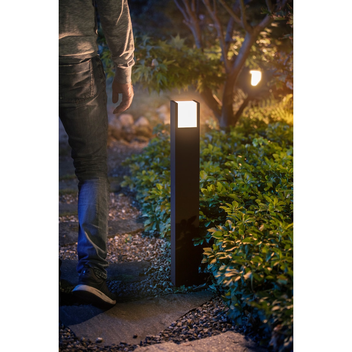 Philips Hue Fuzo White utendørs sokkellampe 24V (sort)