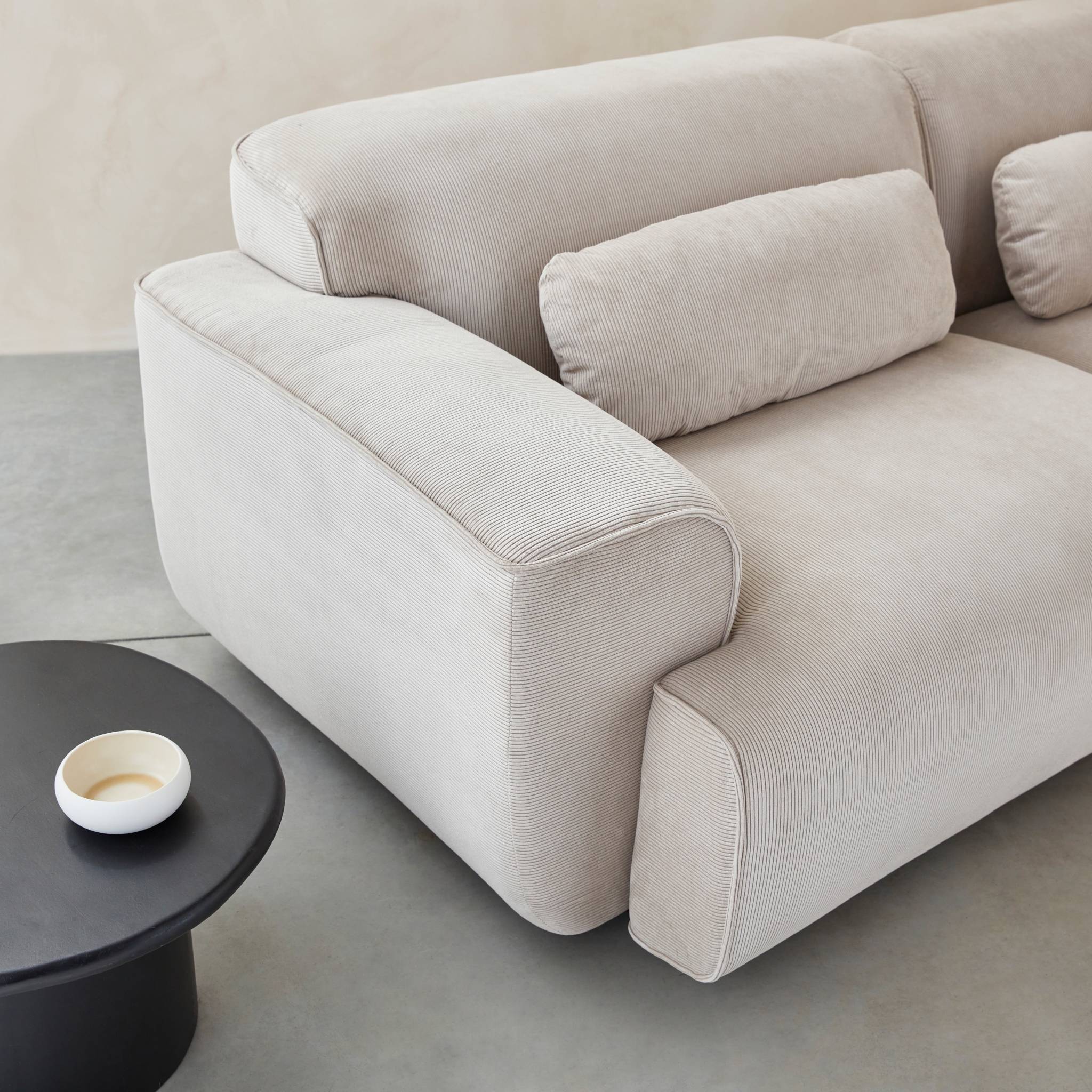 Canapé 3 places. Tissu velours côtelé. 2 coussins déhoussables. Wallas l 230 x p 98 x h 73cm