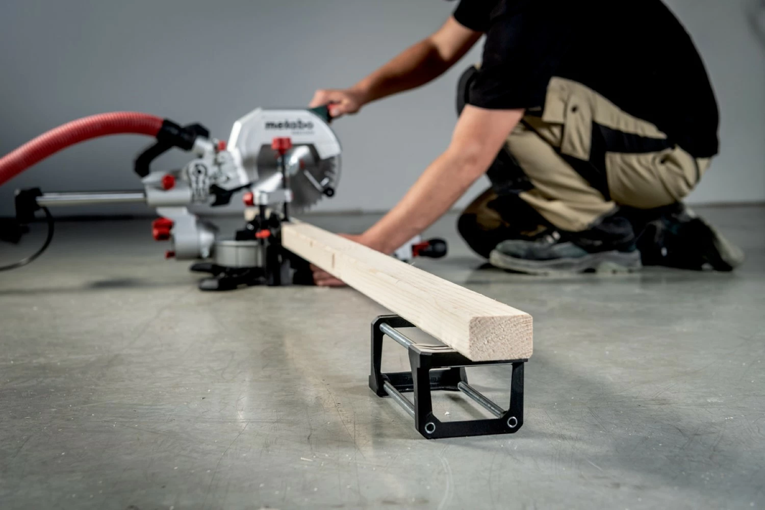 Metabo KGS 305 M Afkortzaag - 2000W - 305 x 30mm - Quick hendel - met onderstel KSU 251
