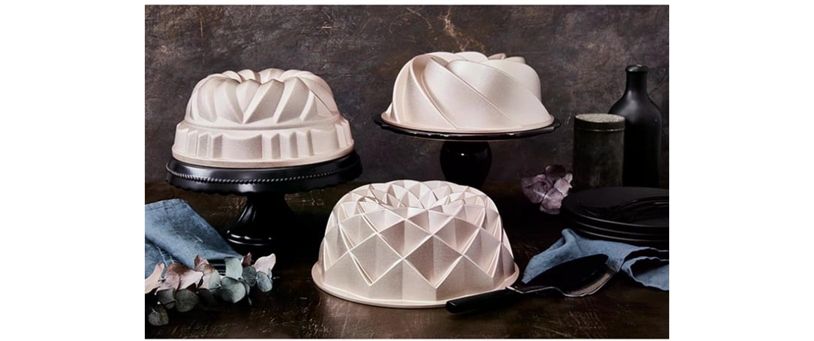 Gugelhupf-Backform Contoura Geo 24 cm, GoldEinzigartige Form zum Backen von Kuchen