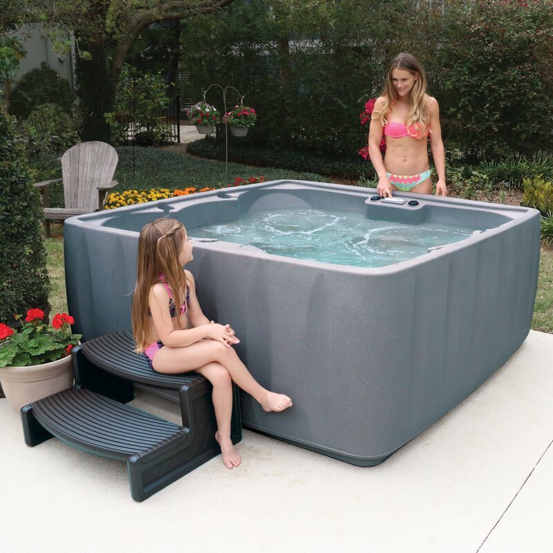 Spas Aquarest, equipados com bombas Jacuzzi®, banheira de hidromassagem quadrada para 6 pessoas com 29 jatos, sistema Plug and Play e ozonizador.