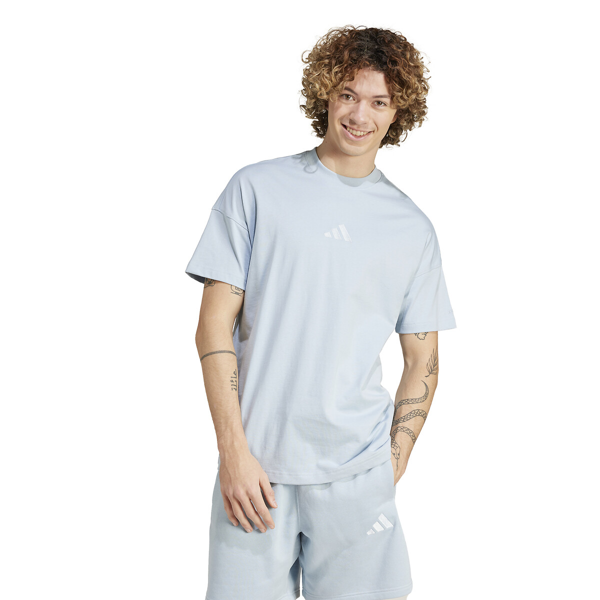 Camiseta adidas Performance em malha com logotipo tonal