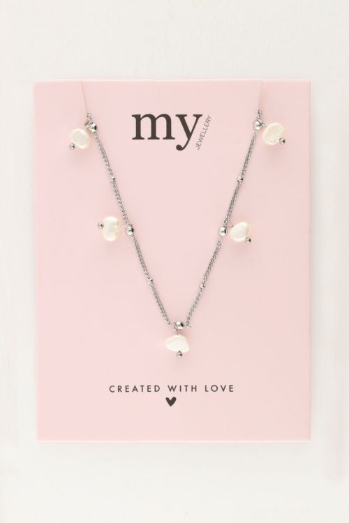 Minimalistische ketting met bolletjes en parels