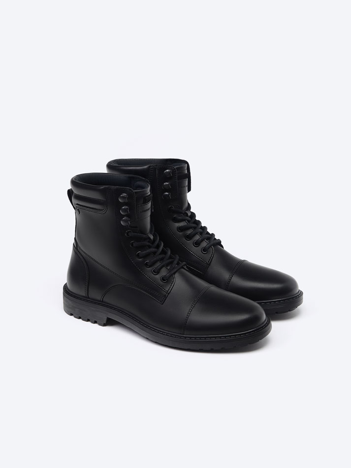 Bota de amarrar - Preta