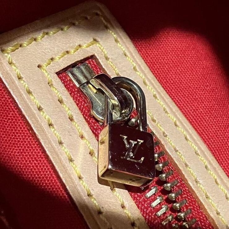 Louis Vuitton Vintage Louis Vuitton Reade Red
