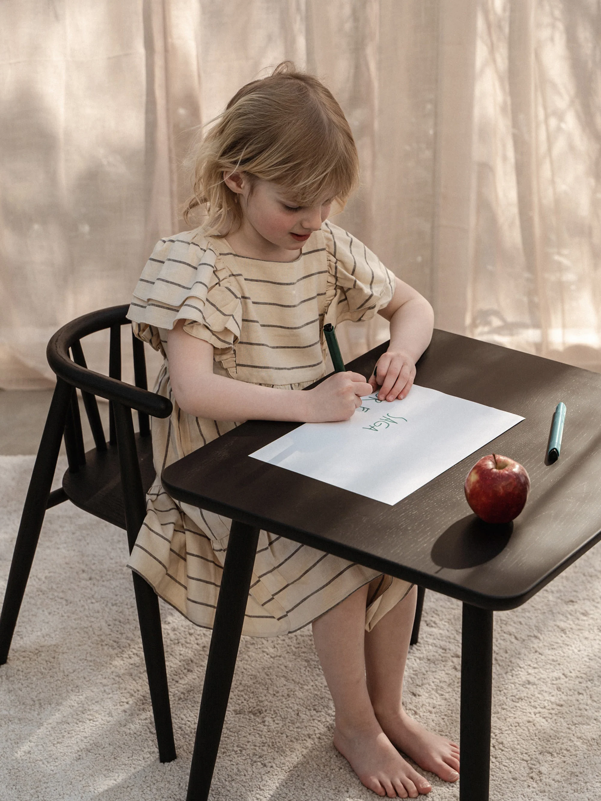 Handgemaakte kindertafel Asta van eikenhout