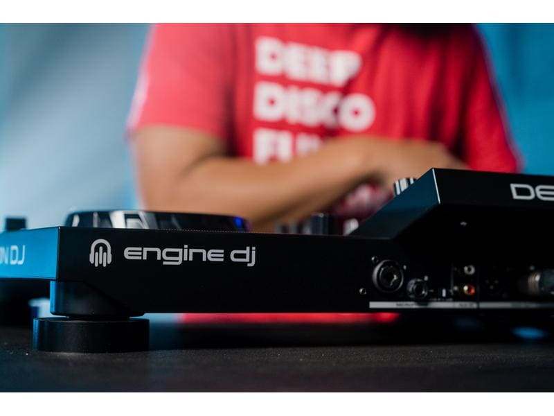 Denon DJ DJ-Controller SC Live 4 Schwarz 4-Deck Standalone DJ Controller mit WiFi