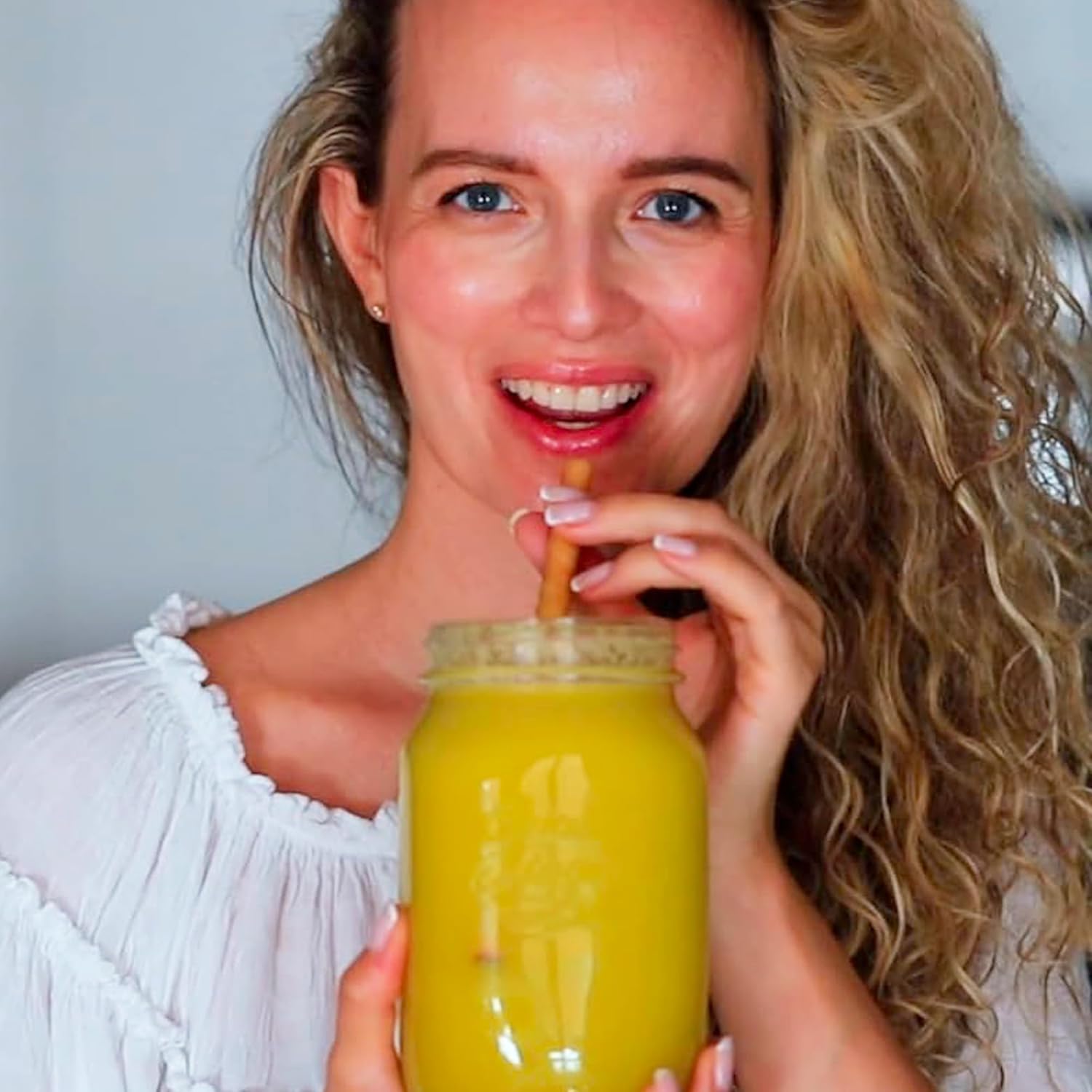 Kuvings AUTO8 Entsafter – Pflegeleichter Slow Juicer mit 2L Fassungsvermögen und 200W Motor ideal für Obst, Gemüse und Smoothies. (Silber)_KHS-860SE
