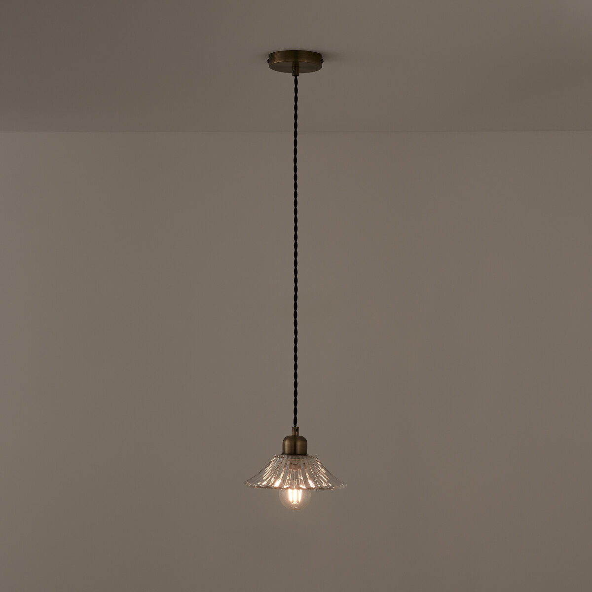 LA REDOUTE INTERIEURS<br>Luminária pendente em latão e vidro canelado Ø19,3 cm, Iloa