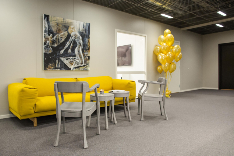 Muuto Rest bank driezitter, Rime 591, eiken onderstel