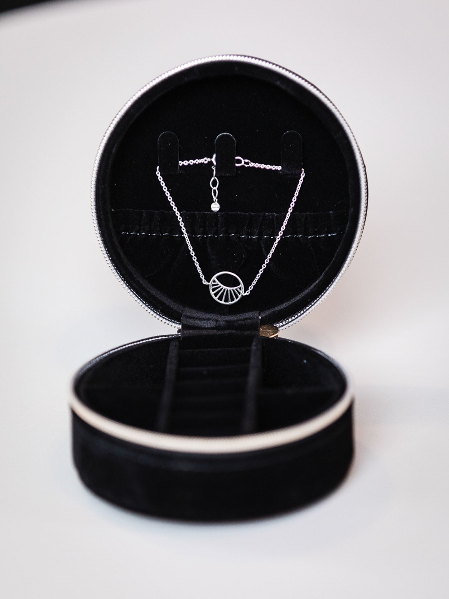 Jewelry Zip Round