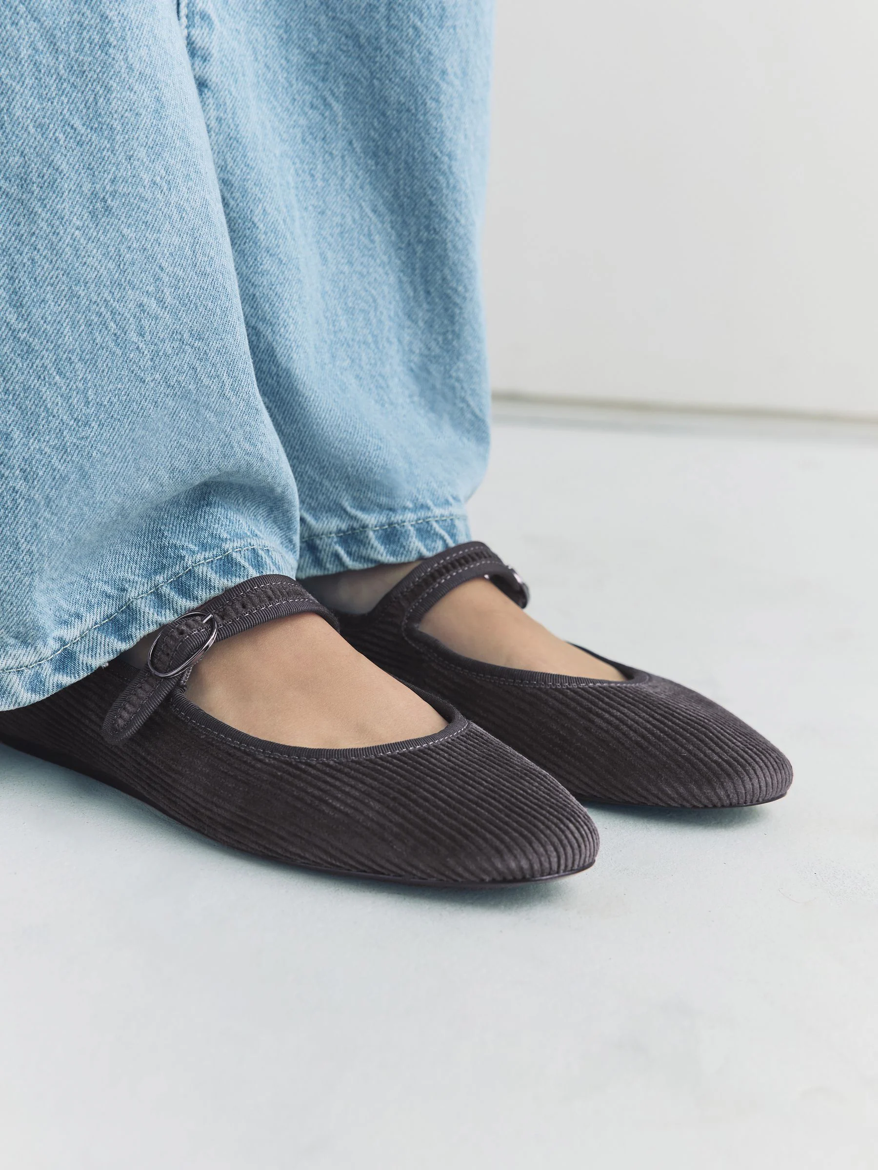 Grijze corduroy - Forever Comfort Round Toe Buckle Detail Mary Jane Shoes