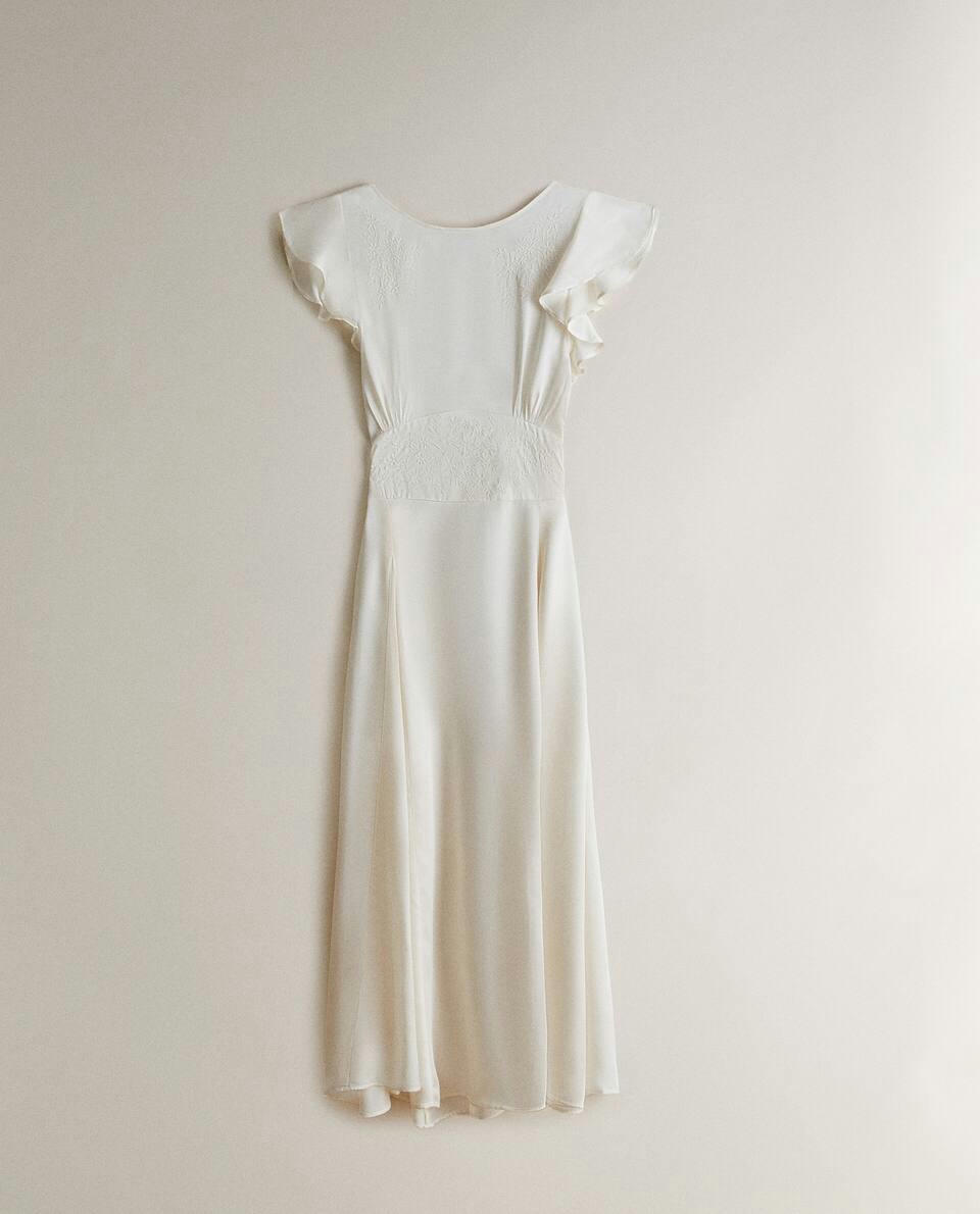 Camisola de cetim bordado