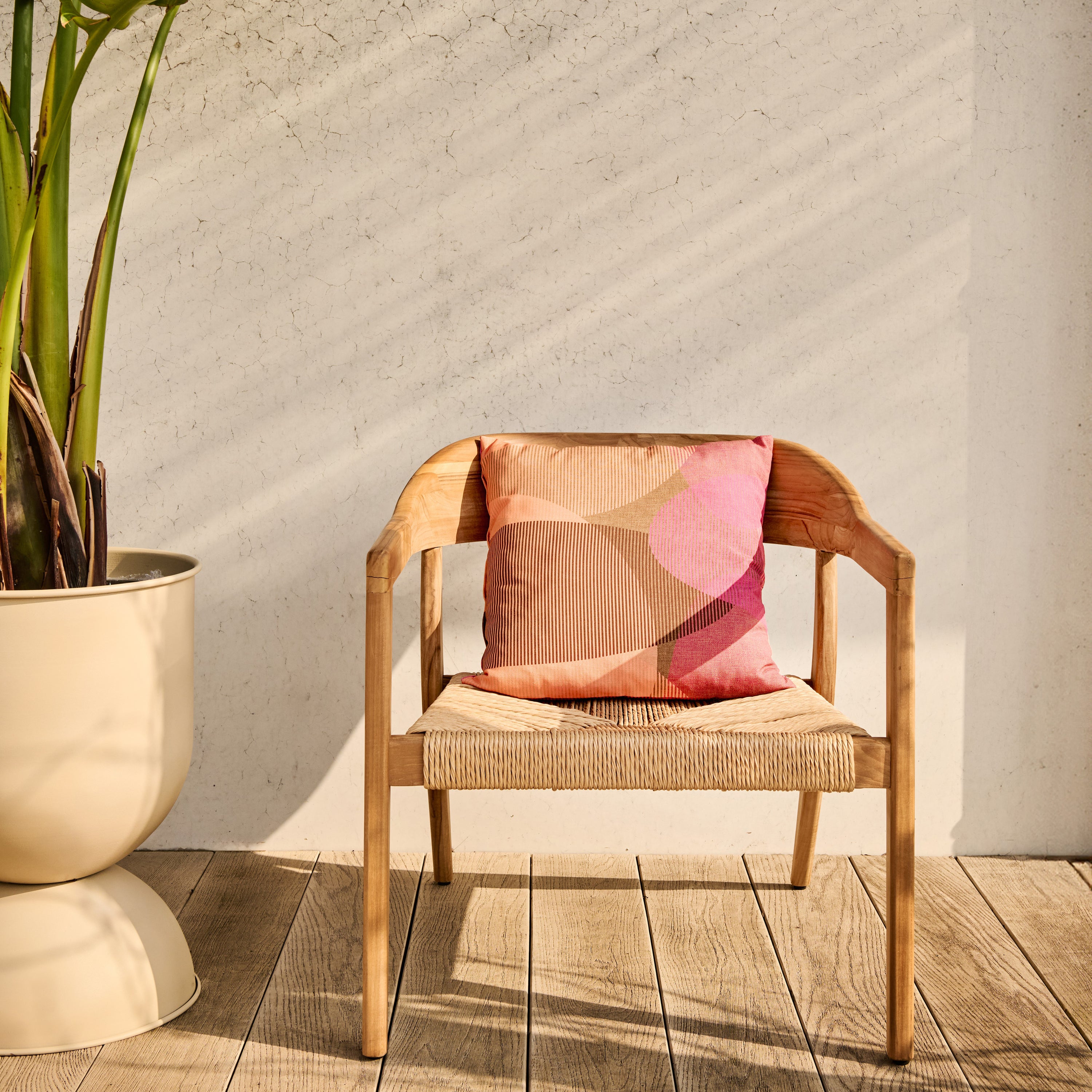 Ferm Living Hourglass Pot - Medium - Cashmere