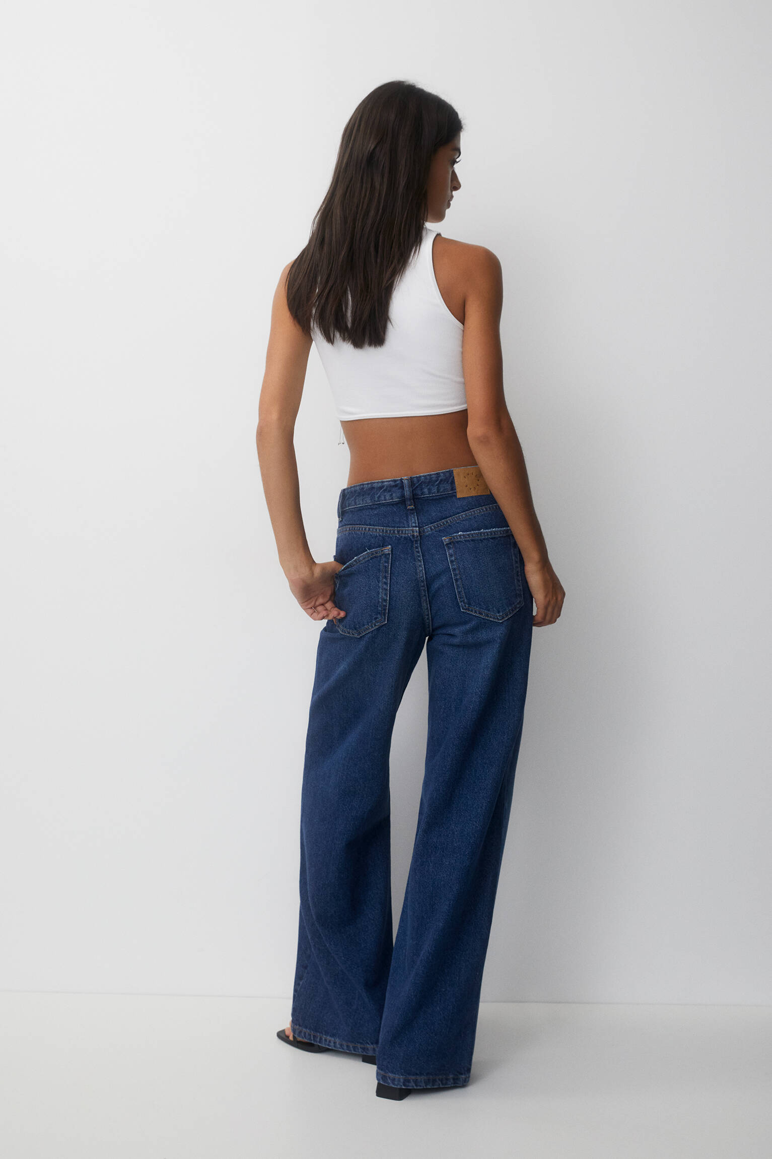 Top cropped de cintura baixa com strass - branco
