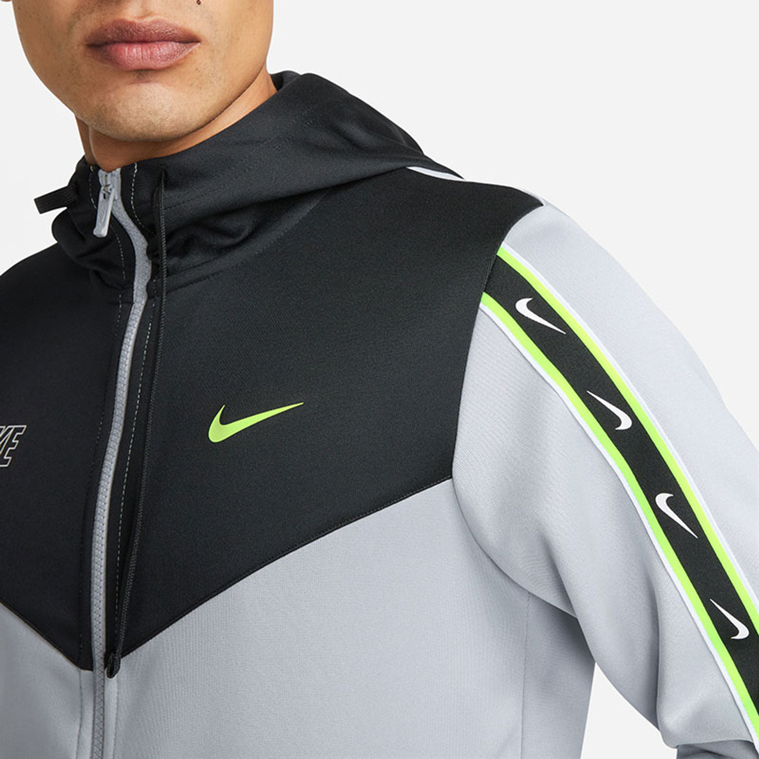 Nike Sportswear Repeat Trainingspak