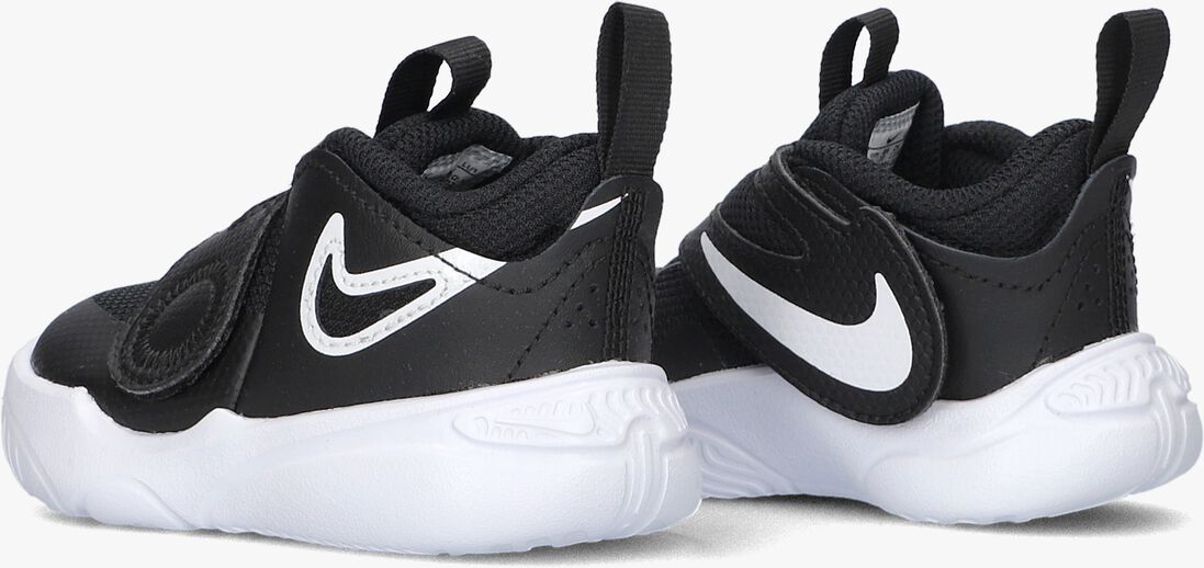 NIKE zwarte nike lage sneakers team hustle d 11