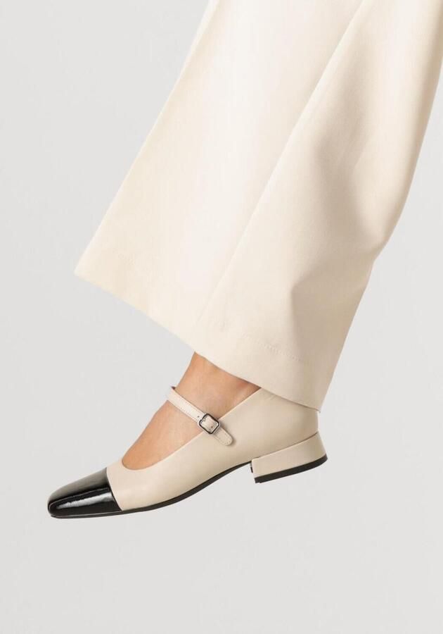 VAGABOND SHOEMAKERS Ballerina Dames Debbi 5818-160 Maat: 40 Materiaal: Leer Kleur: Wit