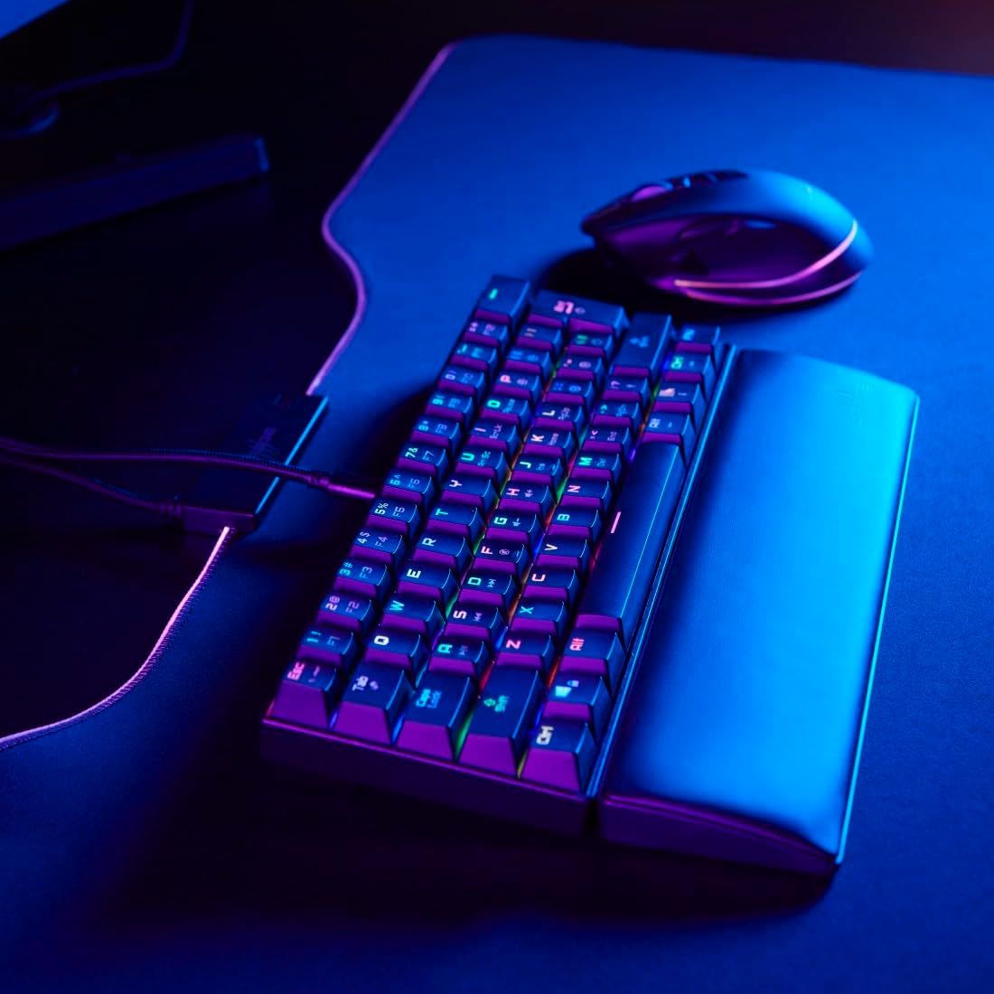 Exodus 760 Mechanische Gaming Tastatur Keyboard mit DE Layout und RGB Hintergrundbeleuchtung Red Switch (00217828) - Schwarz