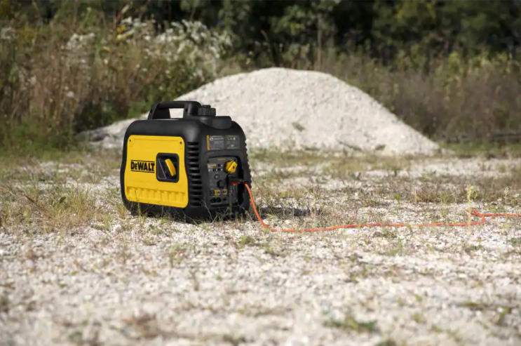 Gerador inversor a gasolina DEWALT Ultra Silencioso de 2200 watts com partida manual, acelerador automático e tecnologia CO-PROTECT, 50-ST
