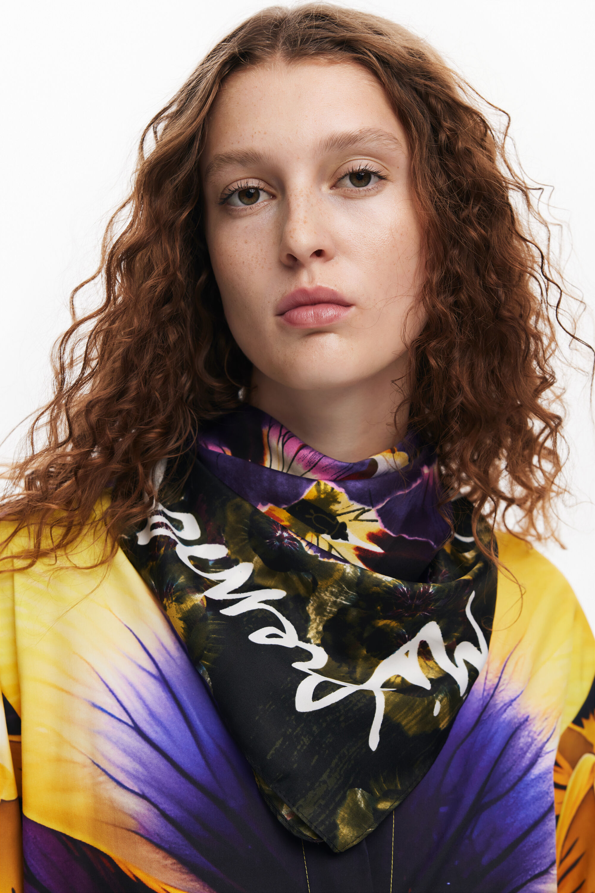 Lenço floral M. Christian Lacroix
