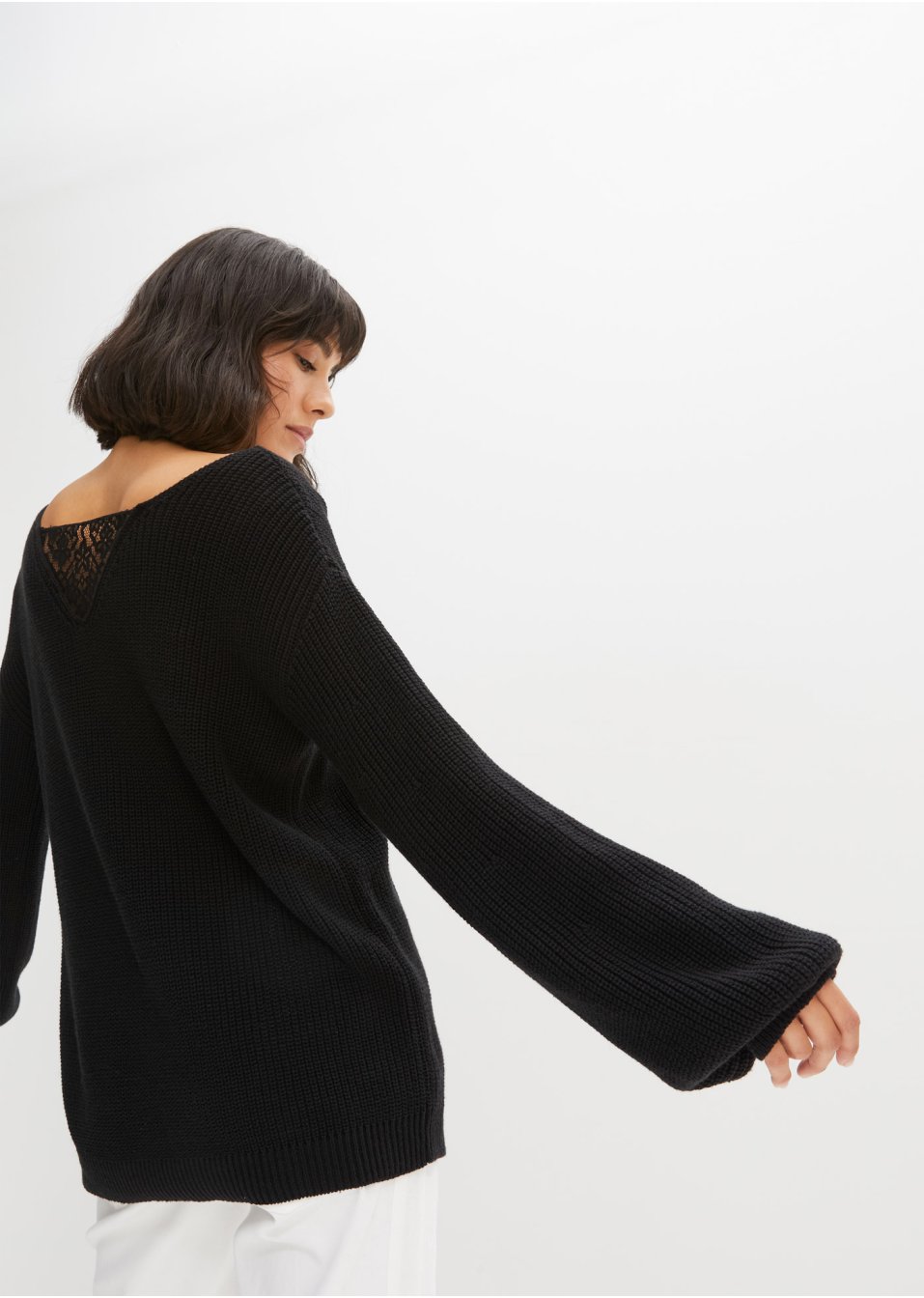Pull avec détail dentelle