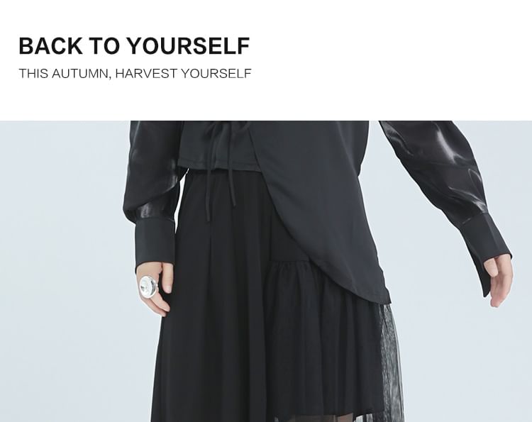 SIMPLE BLACK - Asymmetrische shorts met middelhoge taille
