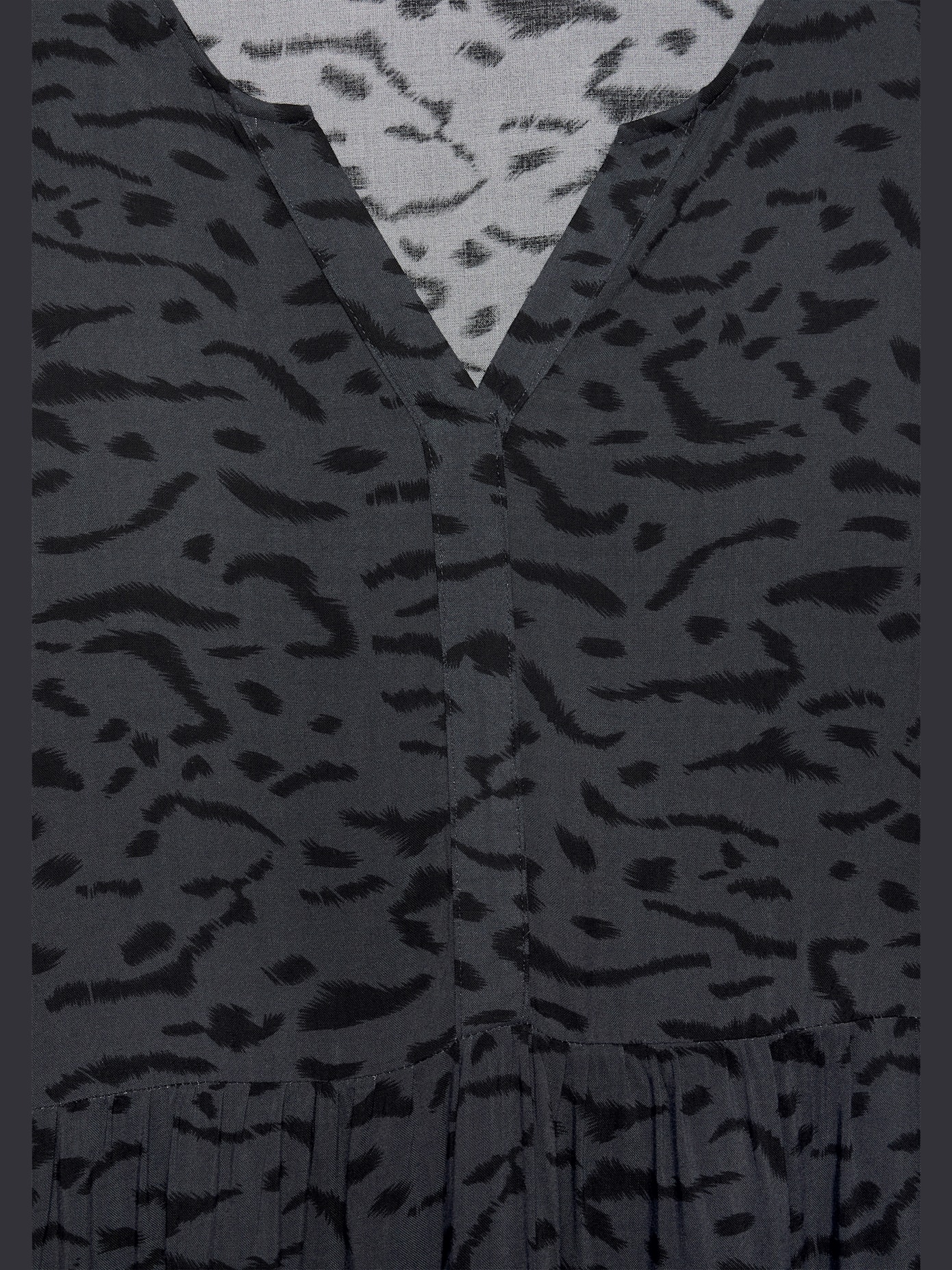 Robe longue avec encolure en v