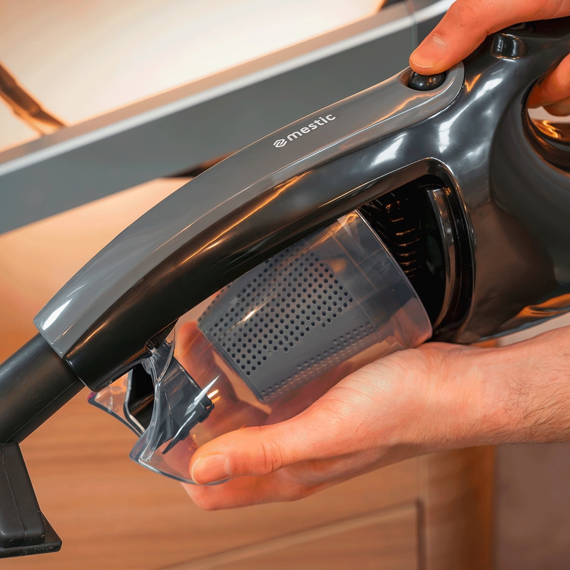Mestic MS-100 Staubsauger schwarz 600 W