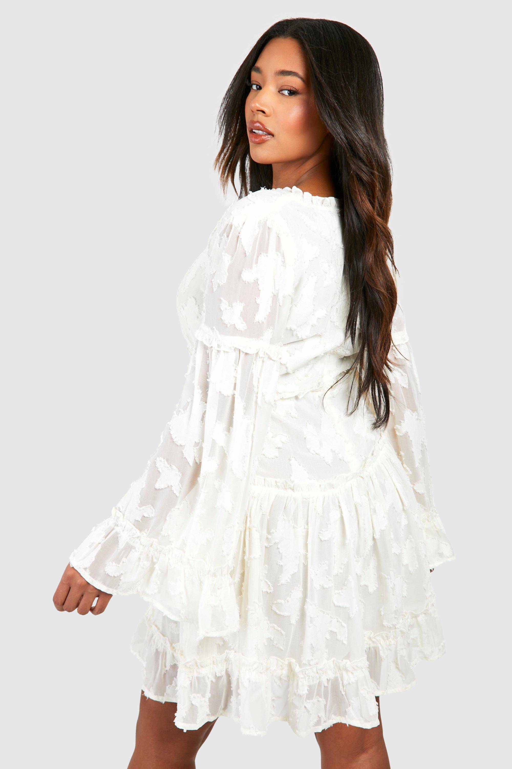 boohoo Grande taille - Robe courte à volants et motif jacquard