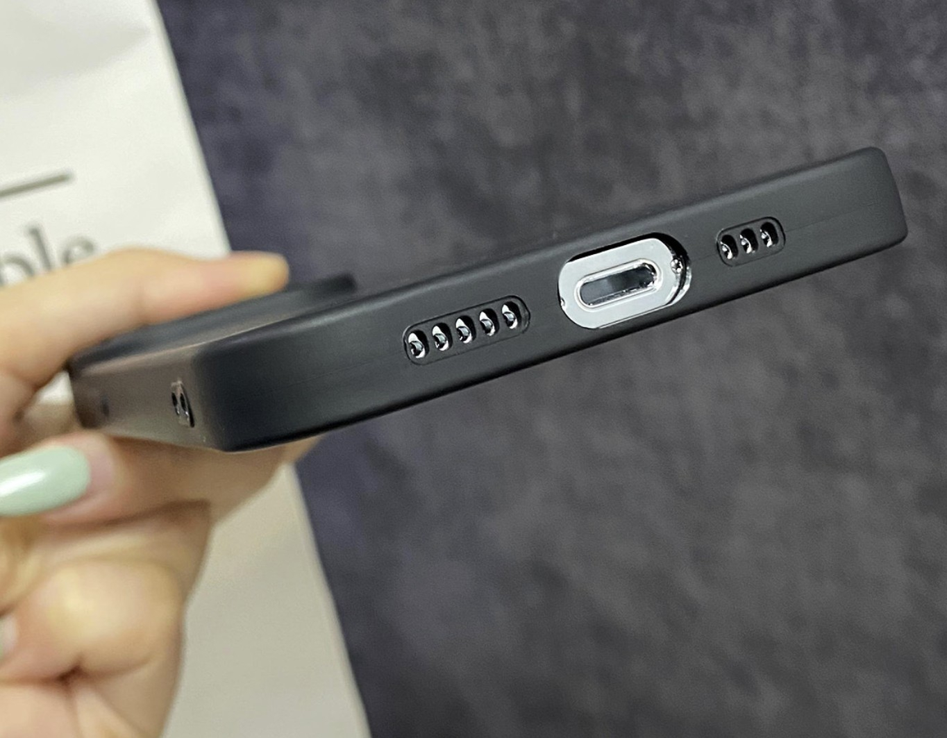 iPhone 15 Silikon Case Hülle mit Kameraschutz Herzen Herzen - Schwarz