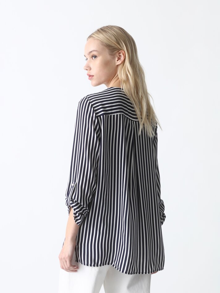Camisa com decote em V - Listras