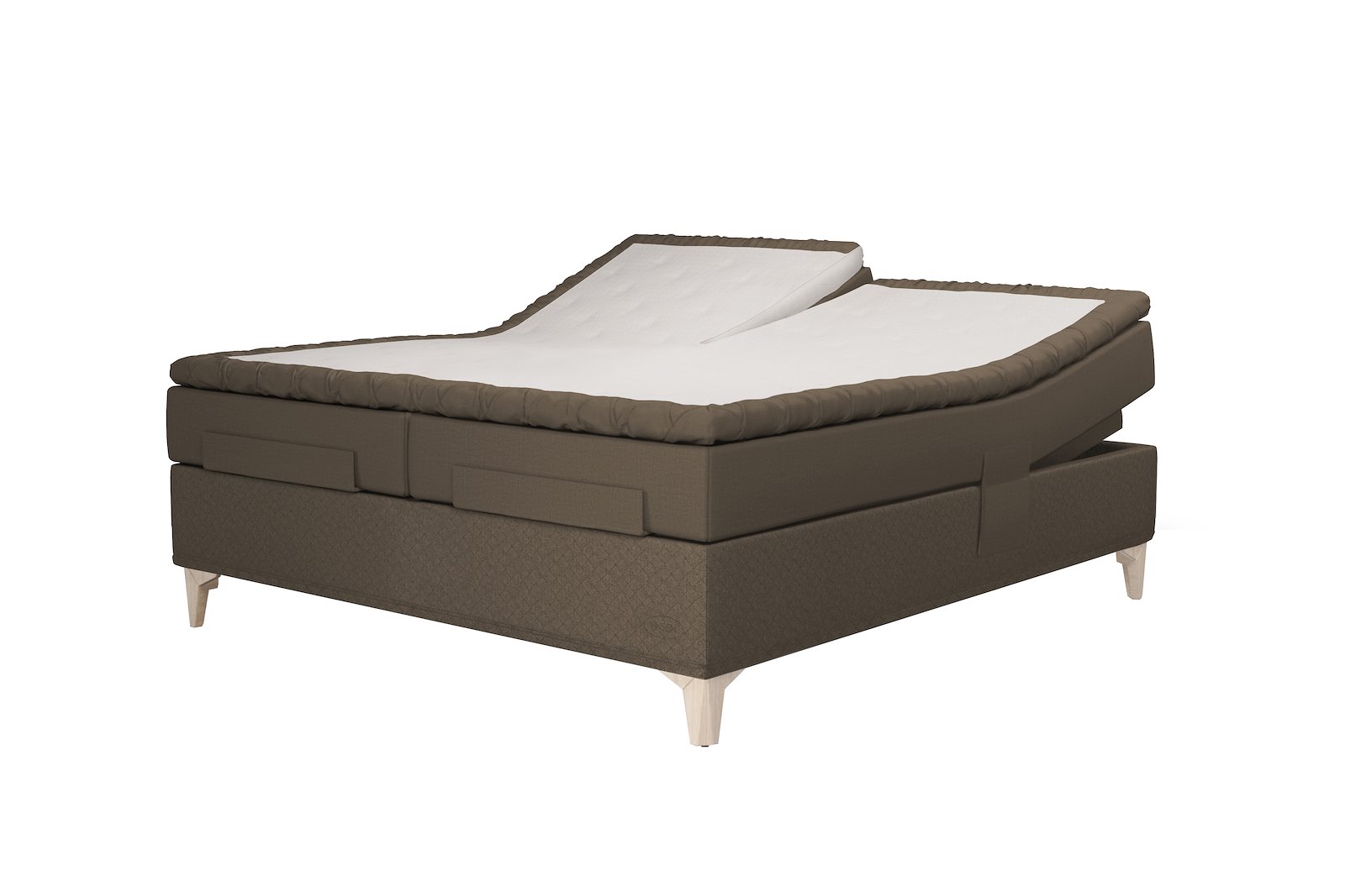 Majestic Aqtive II regulerbar seng 210x210 cm i tekstil 203/207 brun med medium/fast fasthet, seamless utførelse. Majestic Split topper overmadrass og Eicon ben 14 cm hvitlasert med støtteben. Uten hodegavl