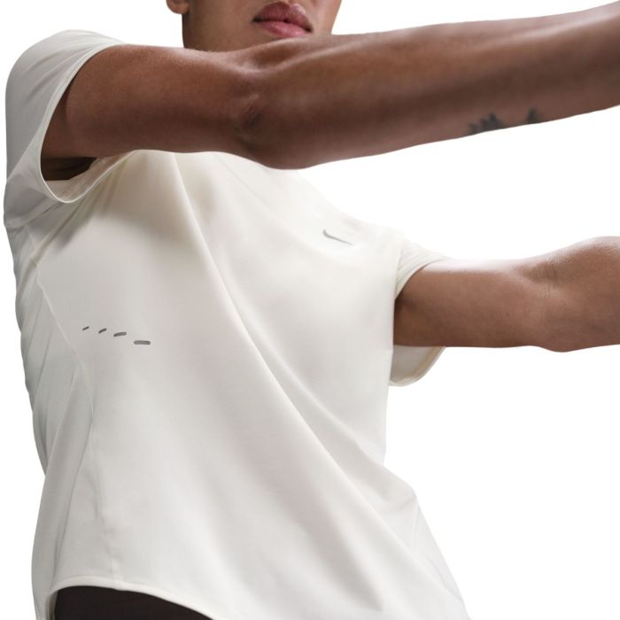 Nike Dame T-shirts Dri-FIT Swift SS Top Hvid