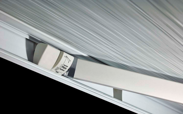 Thule Omnistor 5200 Dachmarkise mit Motor Gehäusefarbe Anthrazit Tuchfarbe Mystic Grau