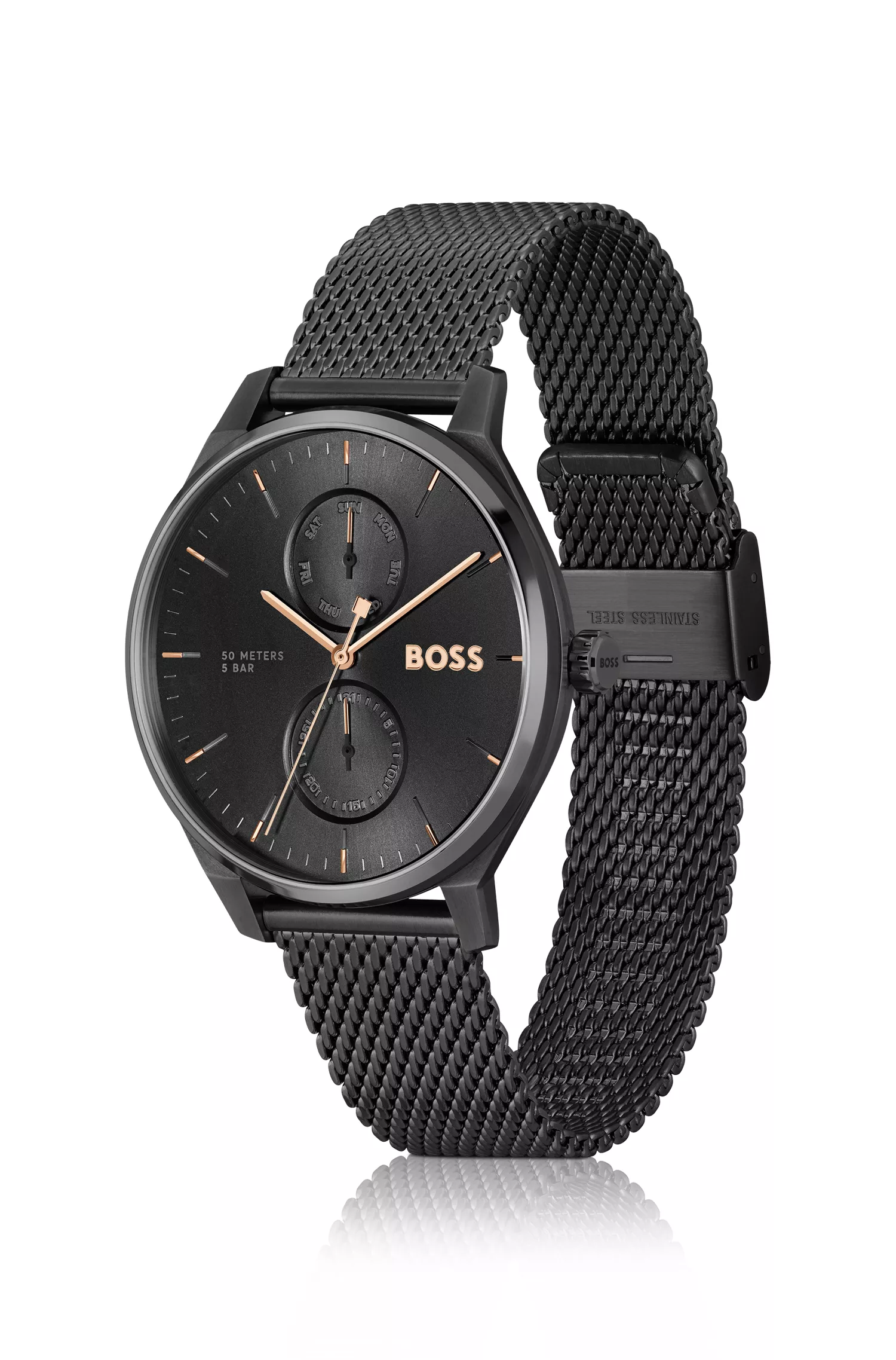 Relógio BOSS com pulseira de malha preta e mostrador preto.