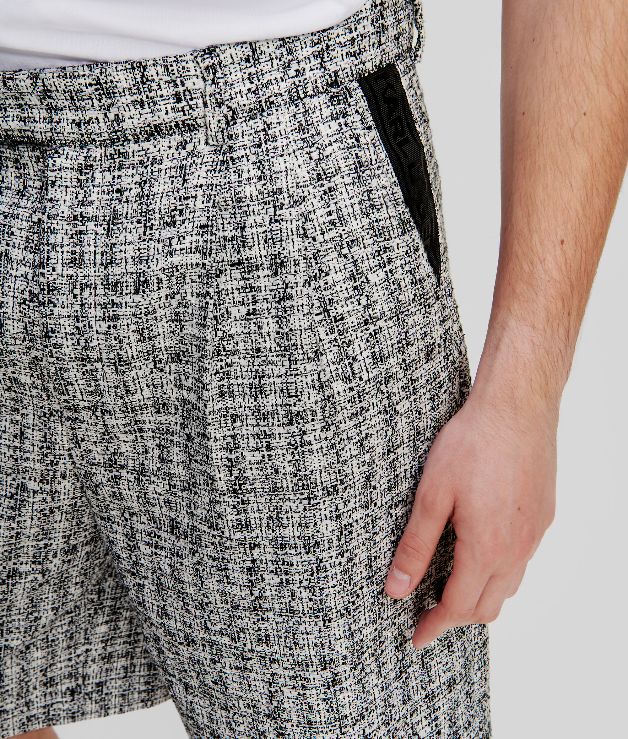 SHORT EN BOUCLÉ