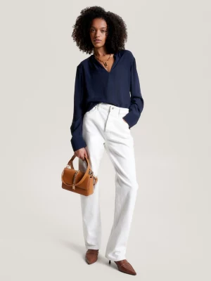 Blusa crepe com decote em V e modelagem solta.