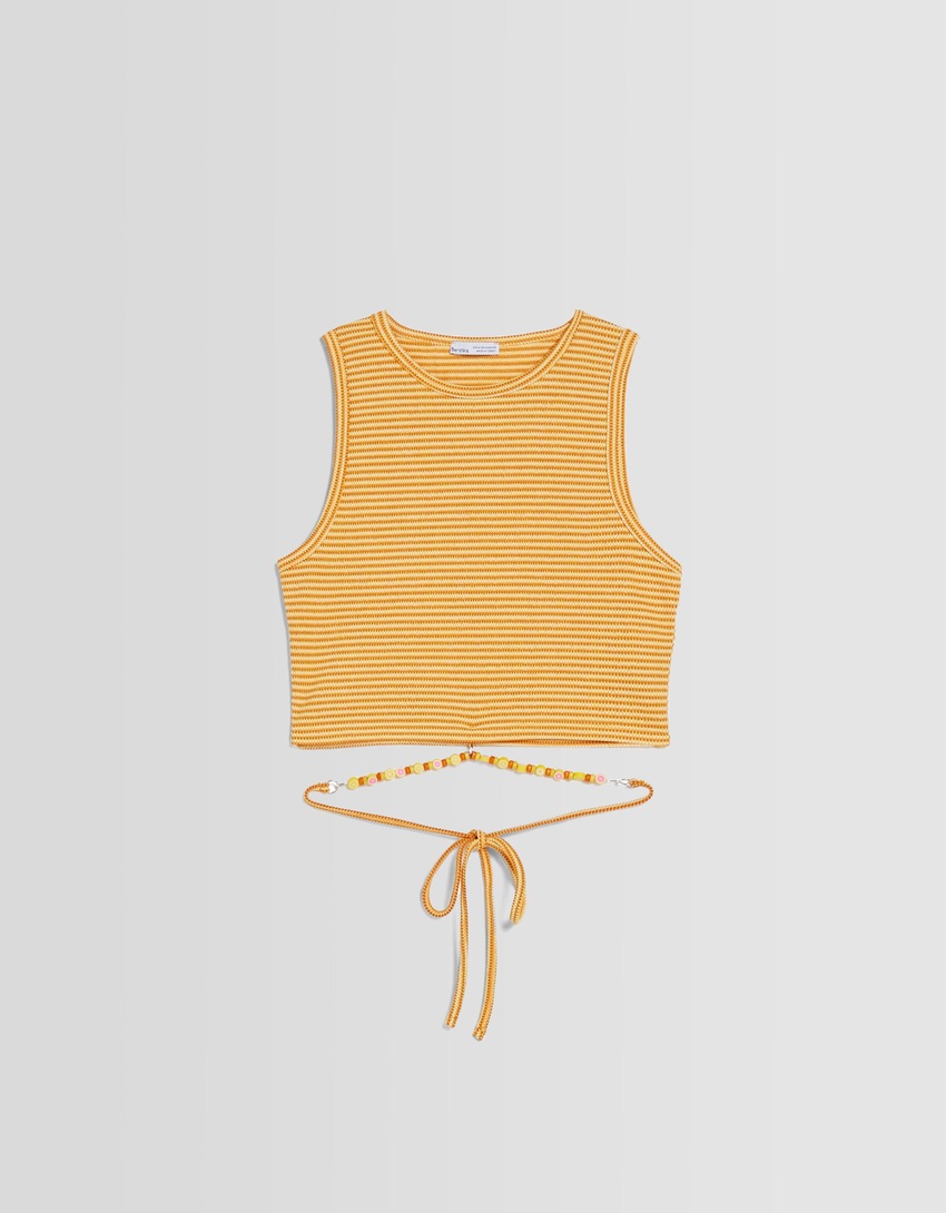 Camiseta sem mangas com detalhe de alças