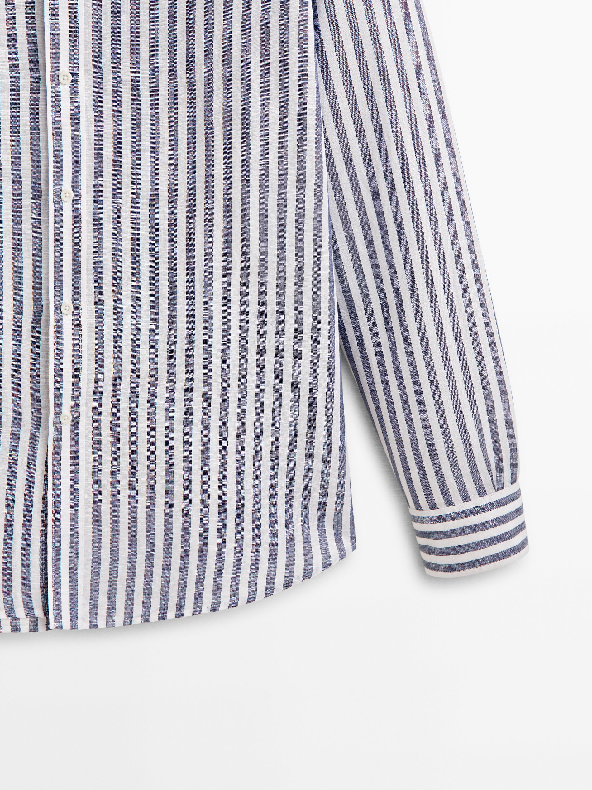 Camisa listrada em linho e algodão, modelagem regular - AZUL MARINHO
